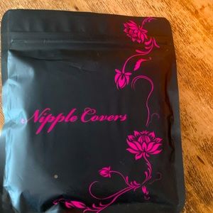 Nipple cover /lift